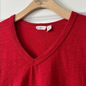 WILT Textured V-Neck Tee w Raw Unfinished Hem Sz XS w MEASUREMENTS Textured Red